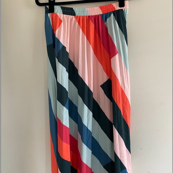 Multi-color Pleated Skirt - Picture 5 of 5